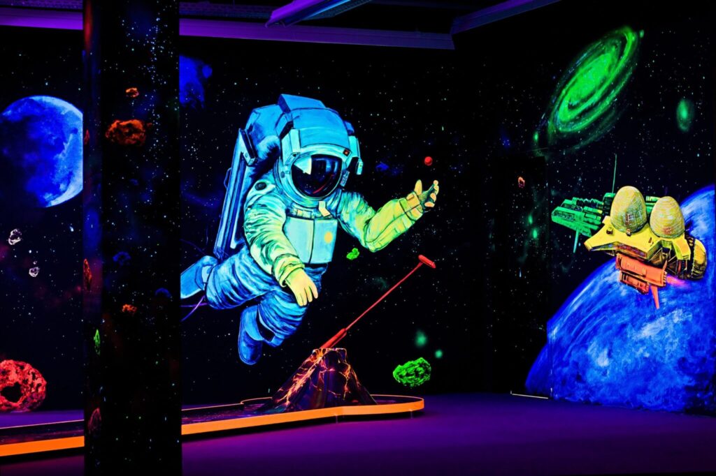 Schwarzlicht Minigolf