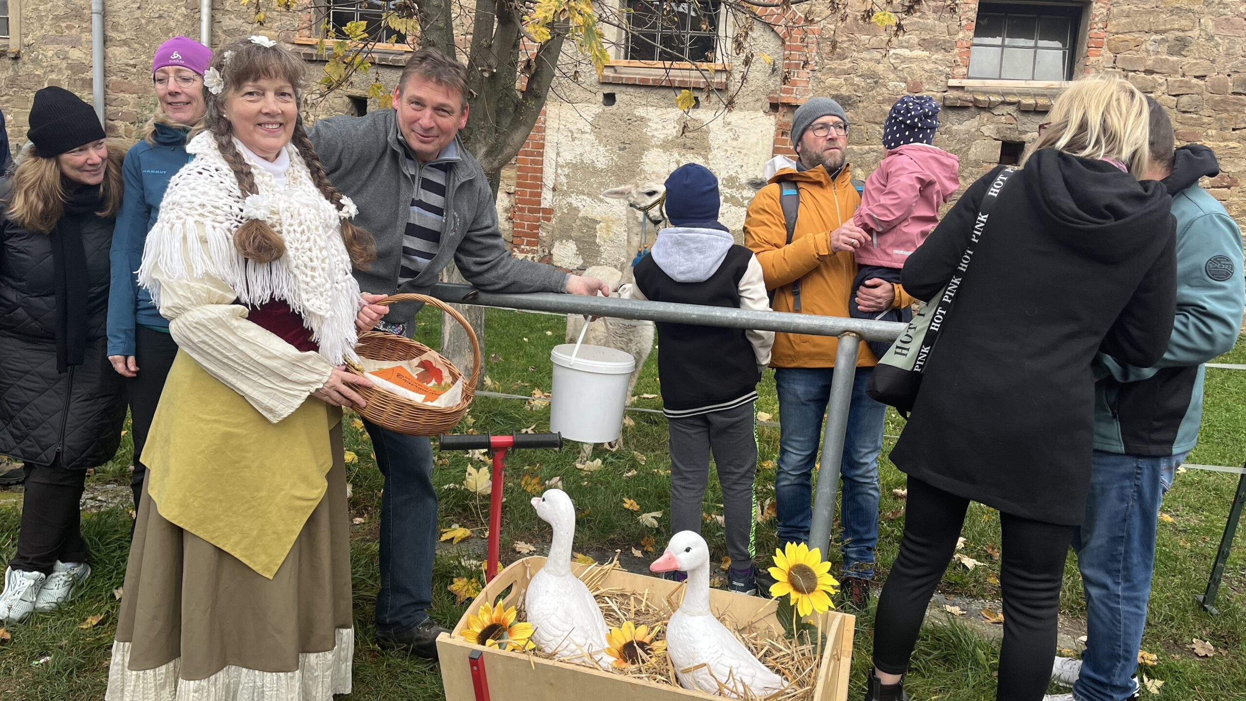 Bauern- und Martinsmarkt verwandelt Thüringer Gutshof in Herbst-Basar